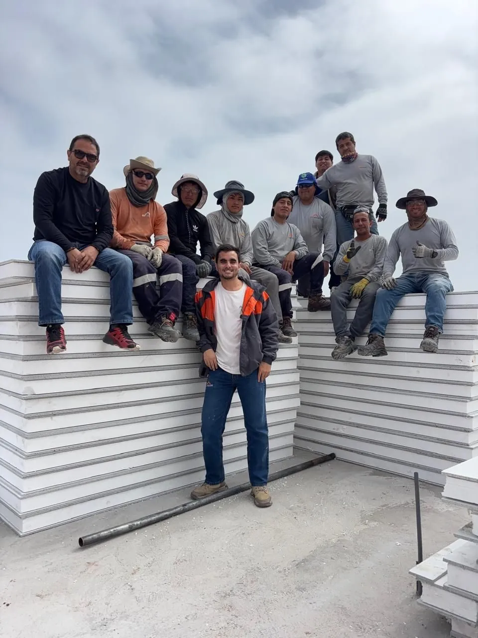 Paneles LavaRock listos para montar en obra — Wakama, Ica